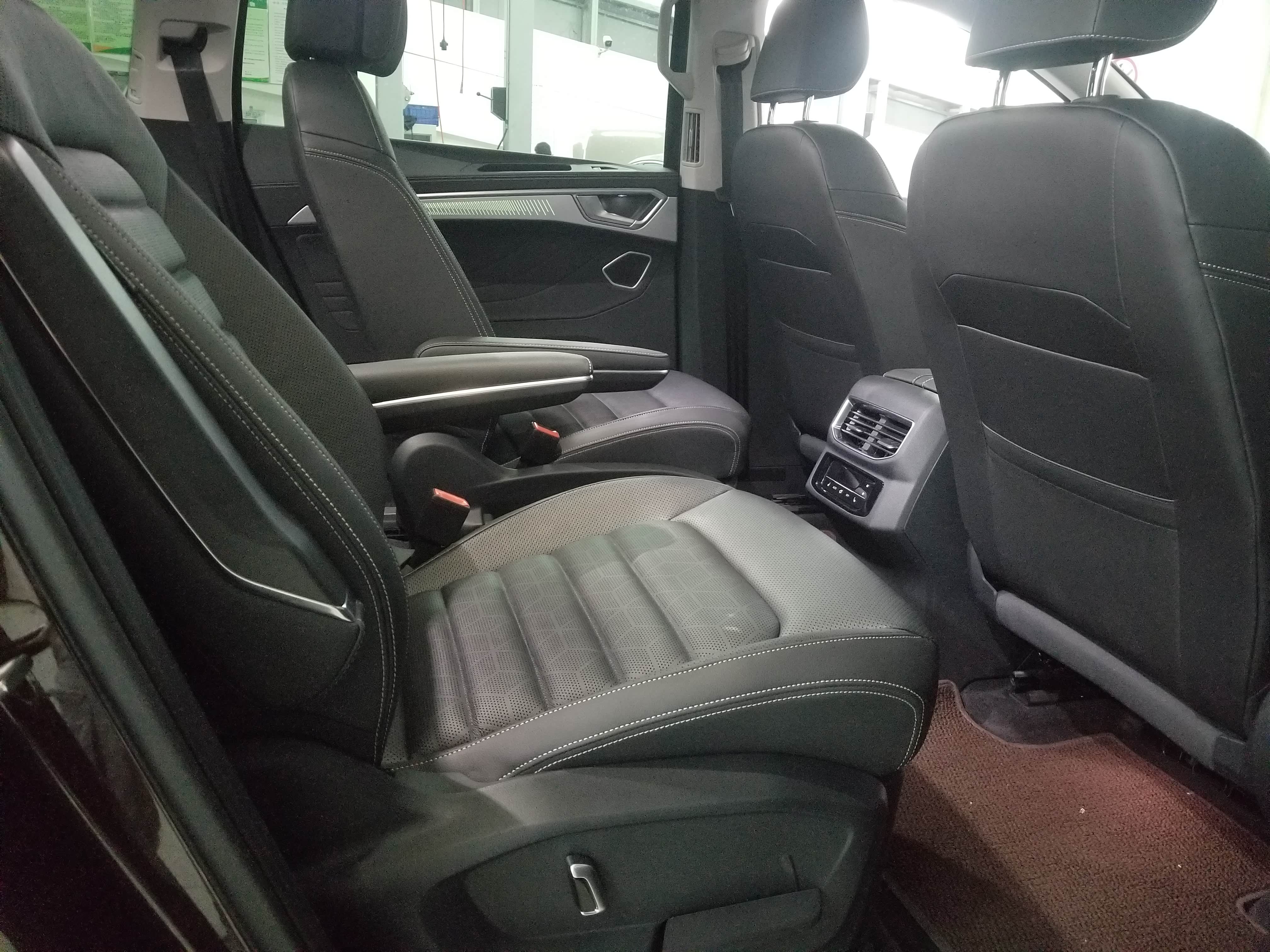 6座版本的揽境后排座椅