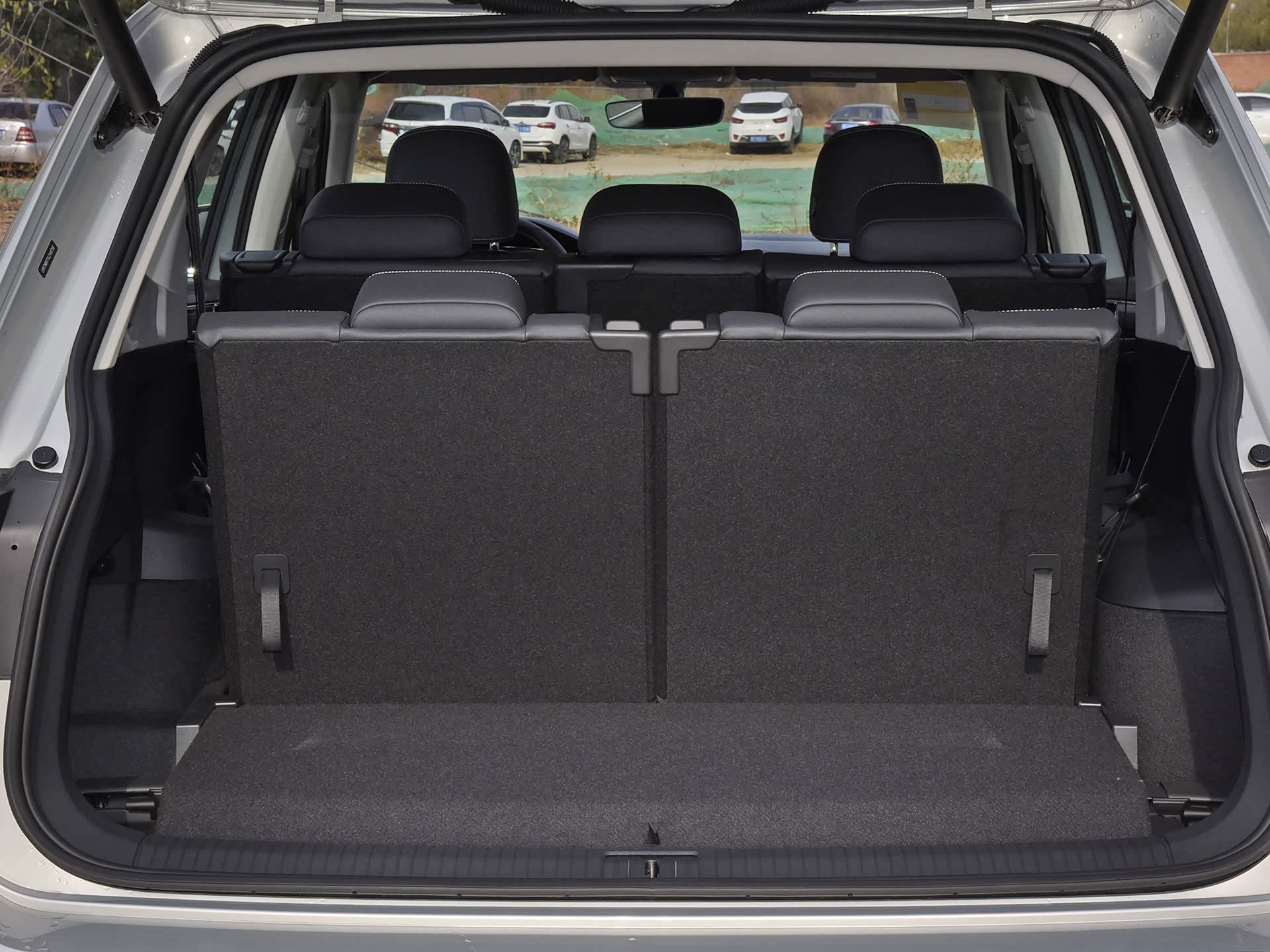 7座版第三排座椅对尾厢的容积还是有一定影响的，好在它可以放倒/引自汽车之家图库
