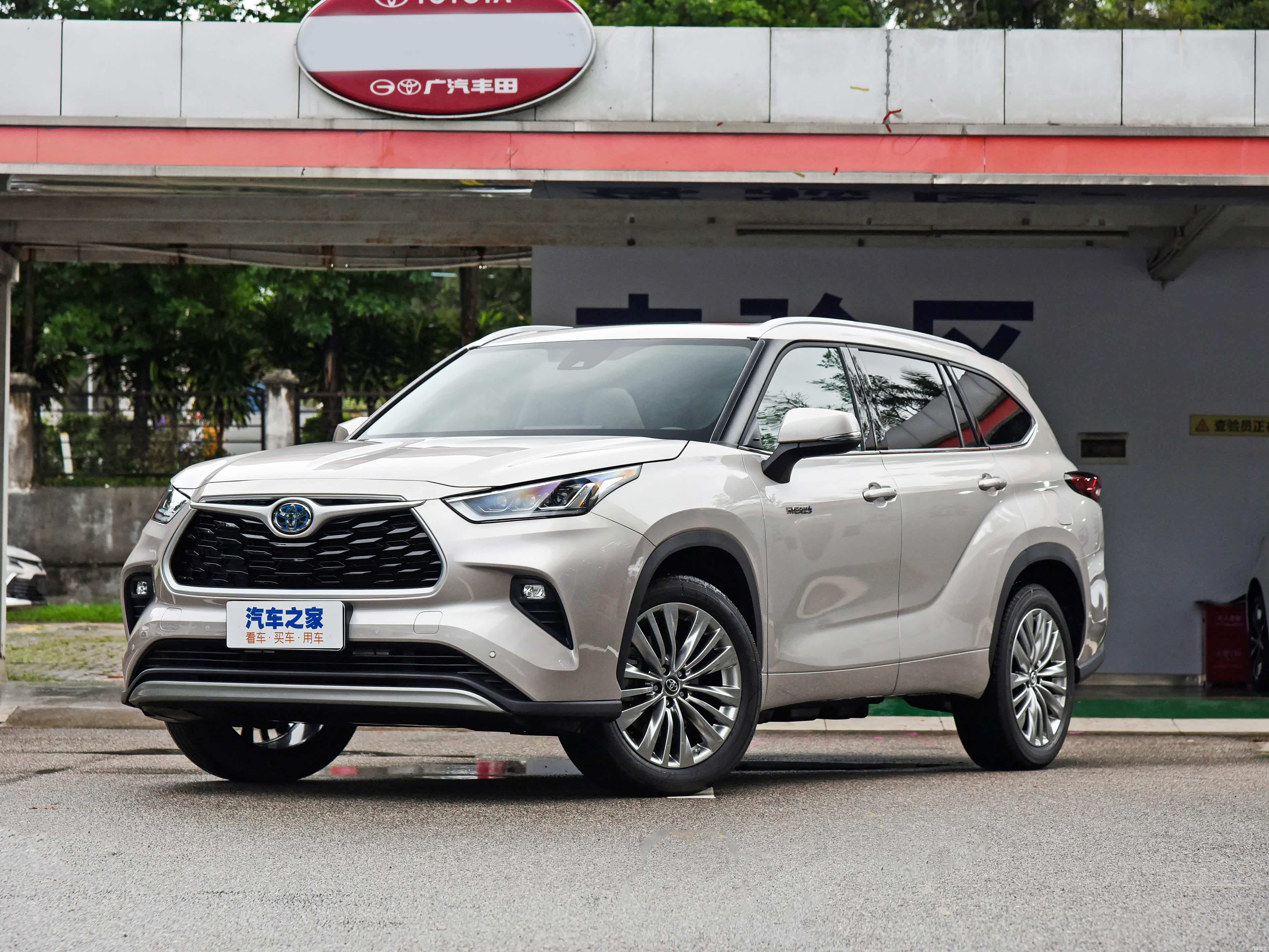 2022款 双擎 2.5L 四驱豪华版/引自汽车之家图库