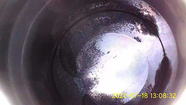 清洁后的活塞顶金属本色出现，右下角是拍摄时间记录