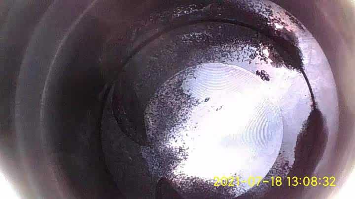 清洁后的活塞顶金属本色出现，右下角是拍摄时间记录