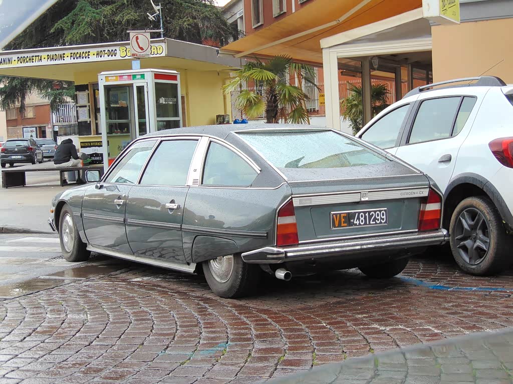 CX的反曲面后风挡后来“遗传”给了C5