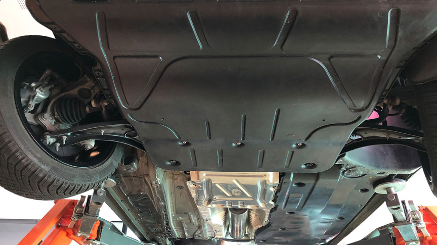  第八代高尔夫1.5eTSI的车轮架以及副车架(被遮盖)均采用铸铝材质。