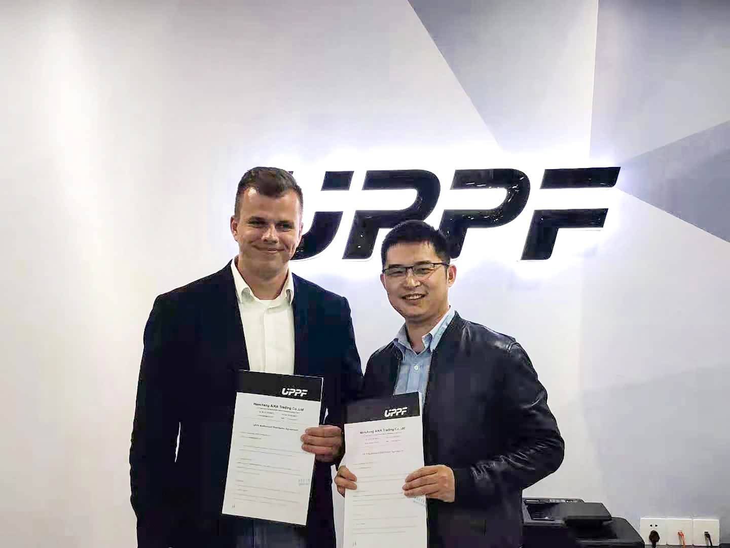 （彭总与波兰国代签约）