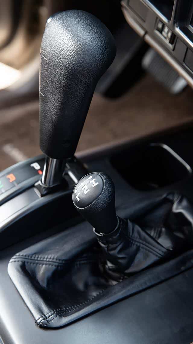 相当可靠的4速手动变速箱，同期还在很多柴油版本车型上使用，即使在日本本土也是这款4AT。