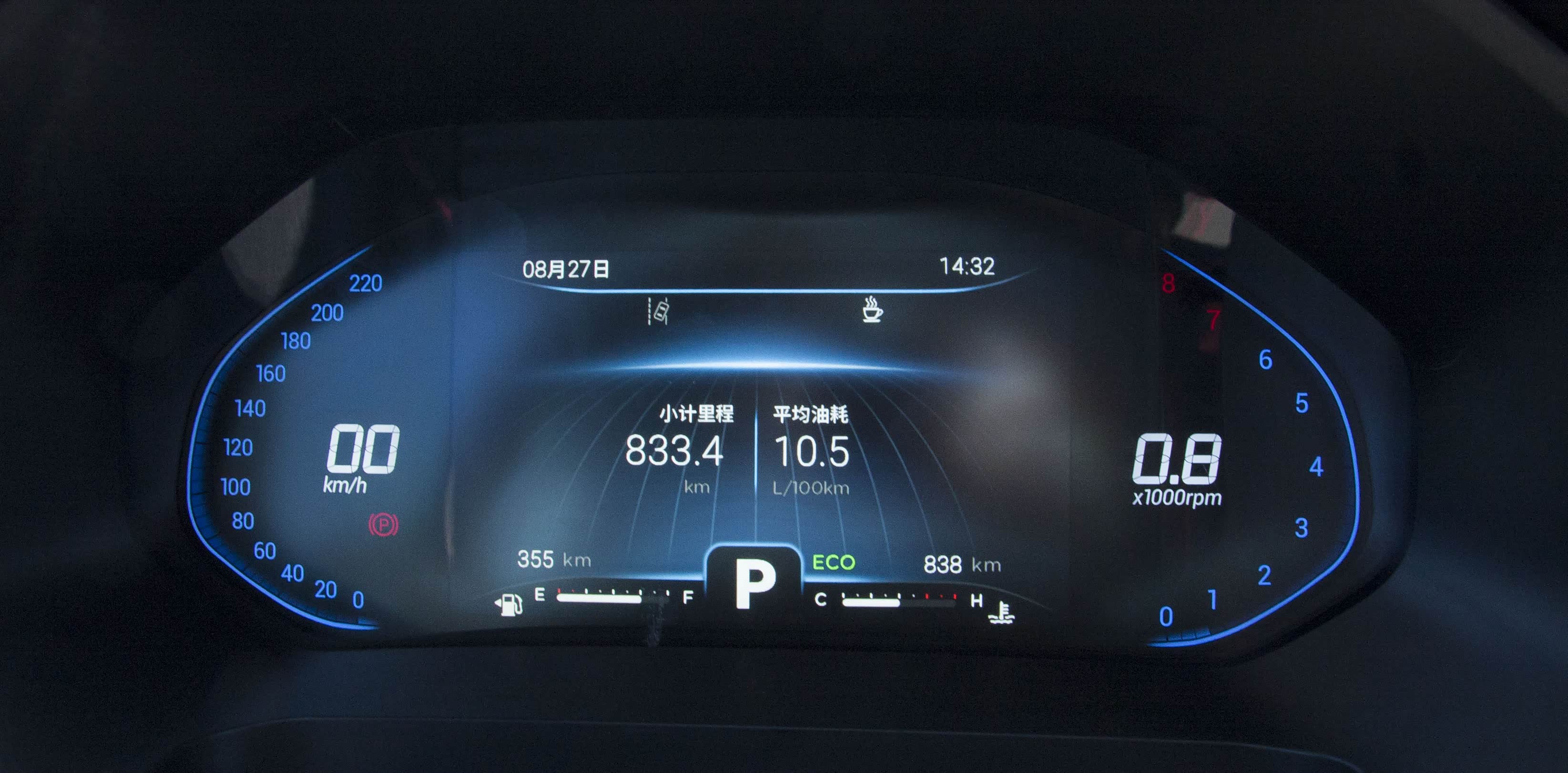 
液晶仪表科技氛围营造得很不错，且显示信息丰富