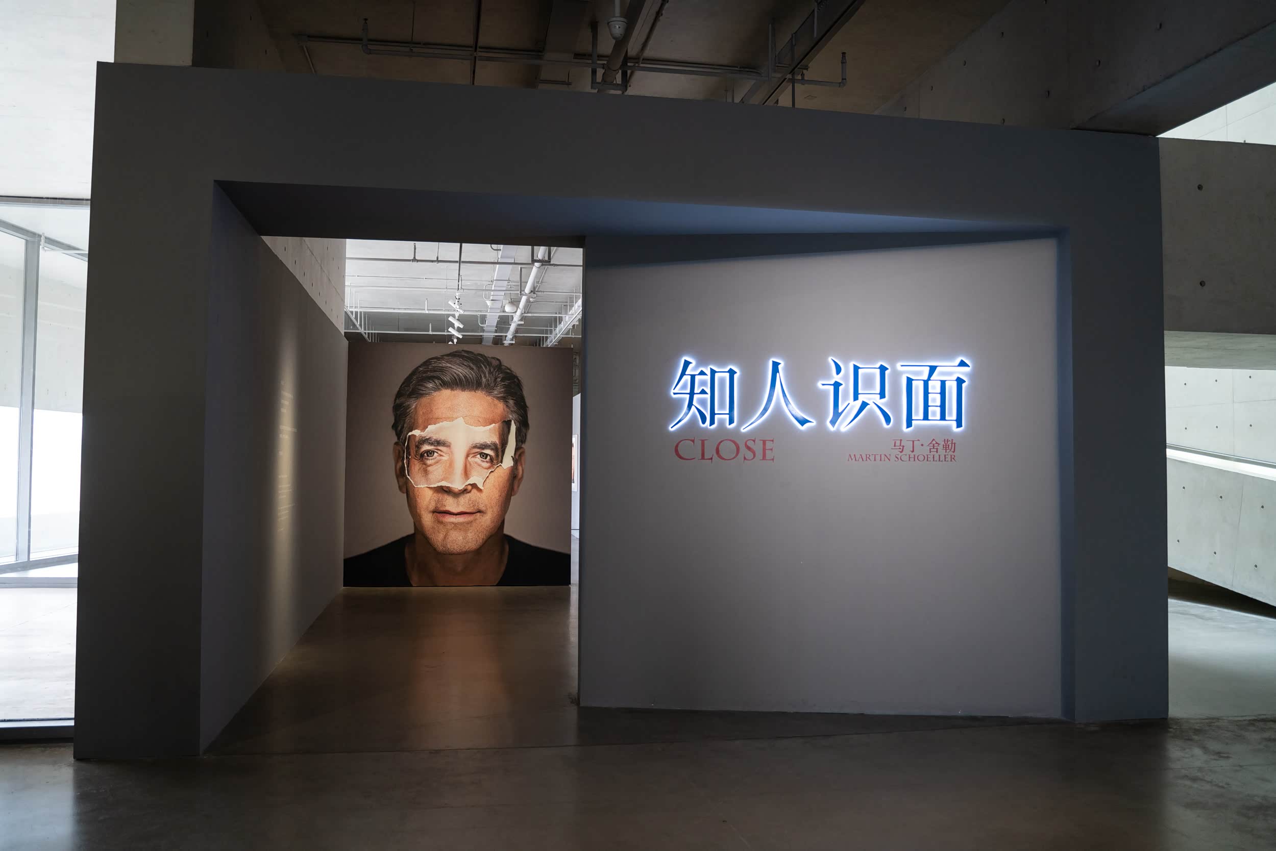 恰好遇到的是一个肖像展