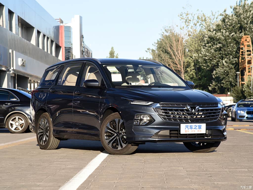 凯捷外观视觉也很顺溜流畅，采用了很多时尚元素将车身打造得很有时尚活力感