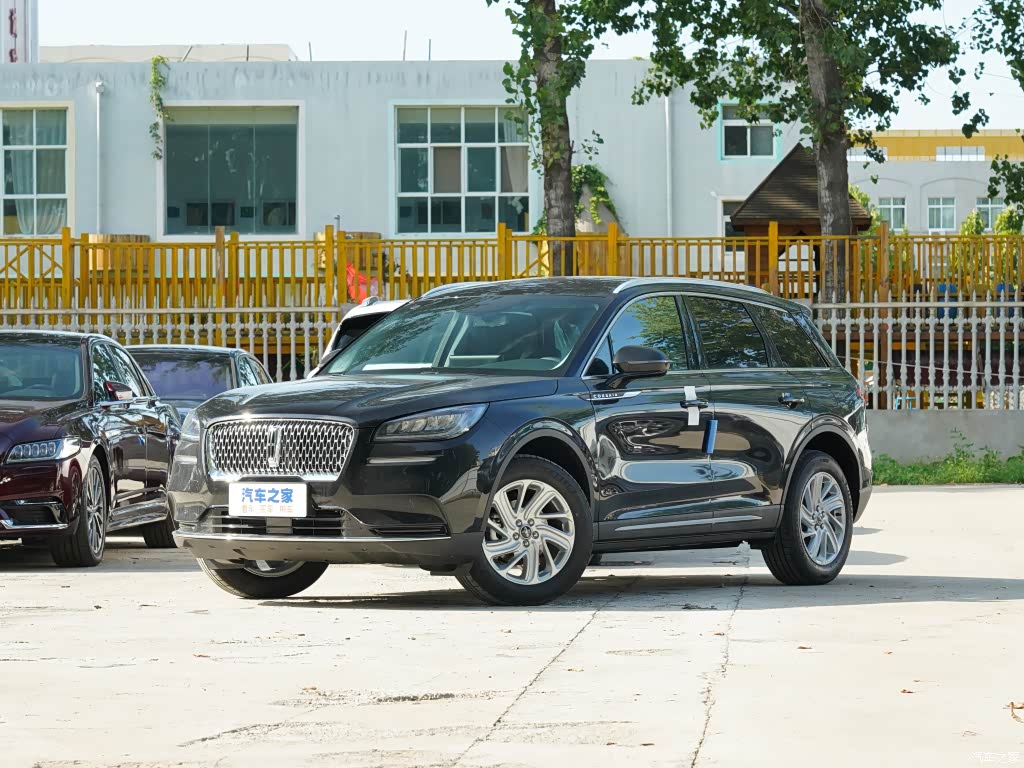 配图为2022款 2.0T 两驱尊悦版