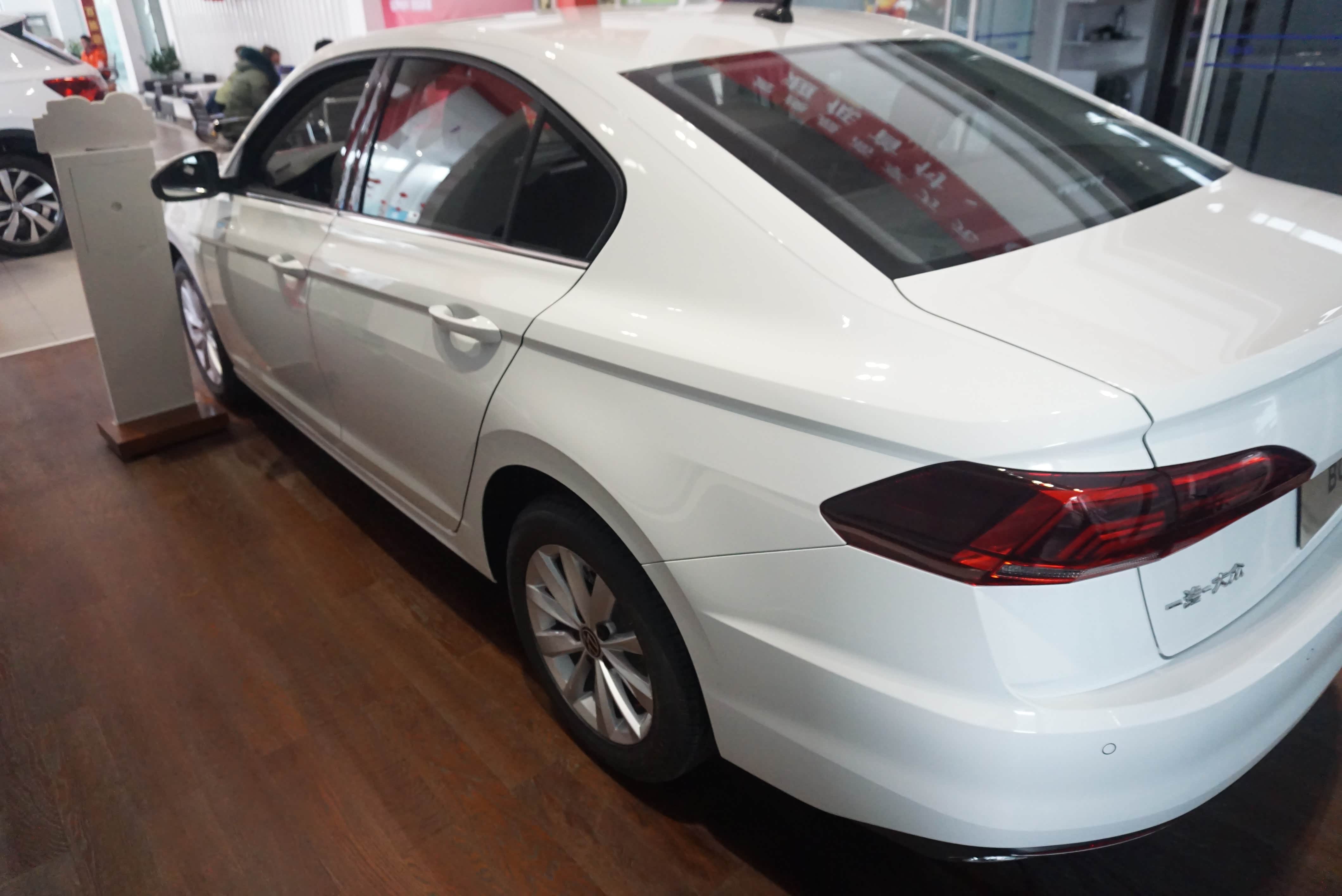 2021款大众宝来到店实拍,现金优惠2.9万,好看还省油,适合代步