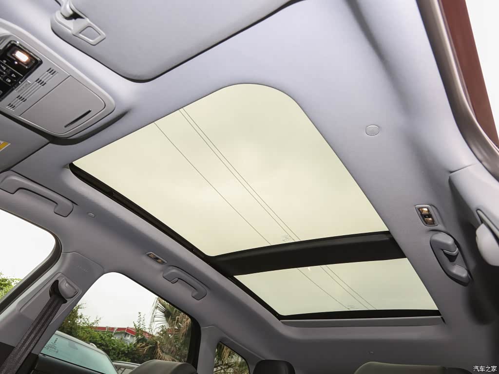 配图为2022款 2.0T 四驱尊耀版