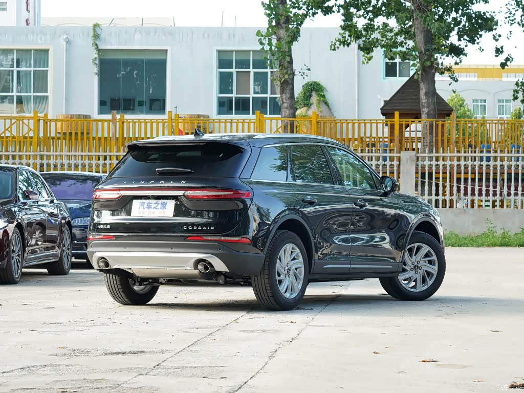 配图为2022款 2.0T 两驱尊悦版