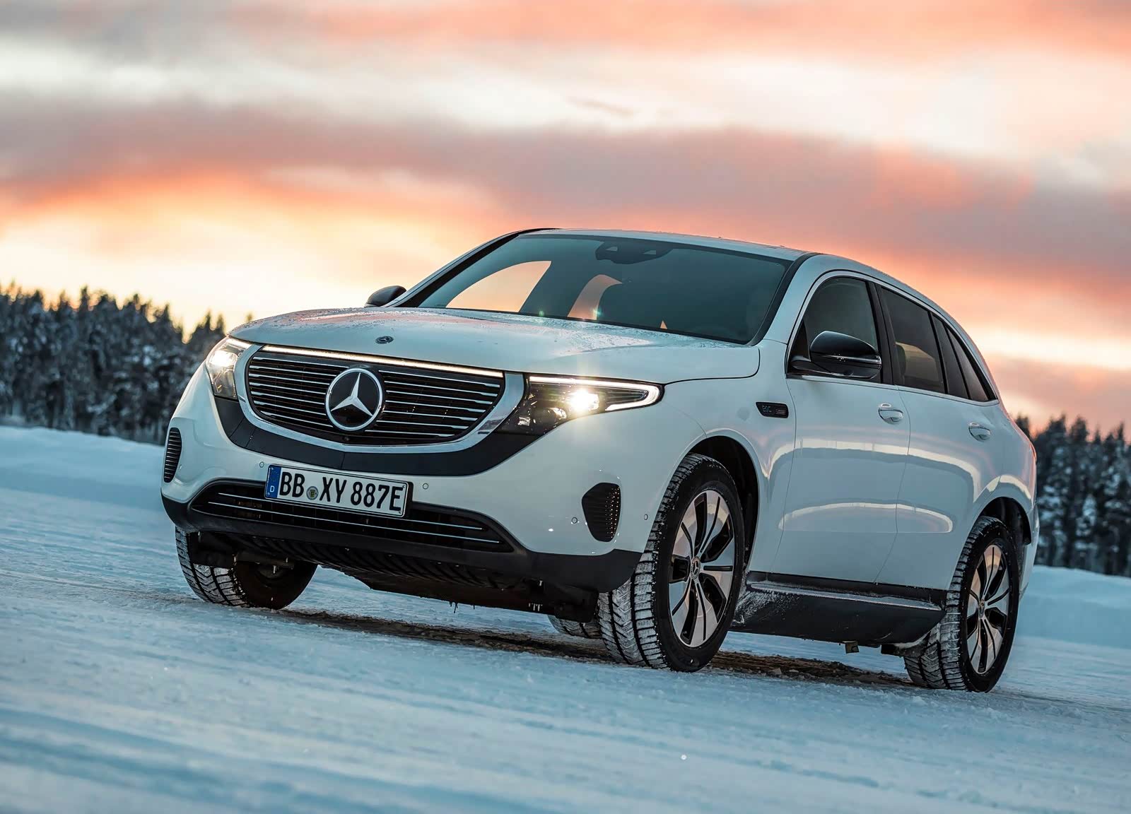 奔驰首款纯电车型EQC