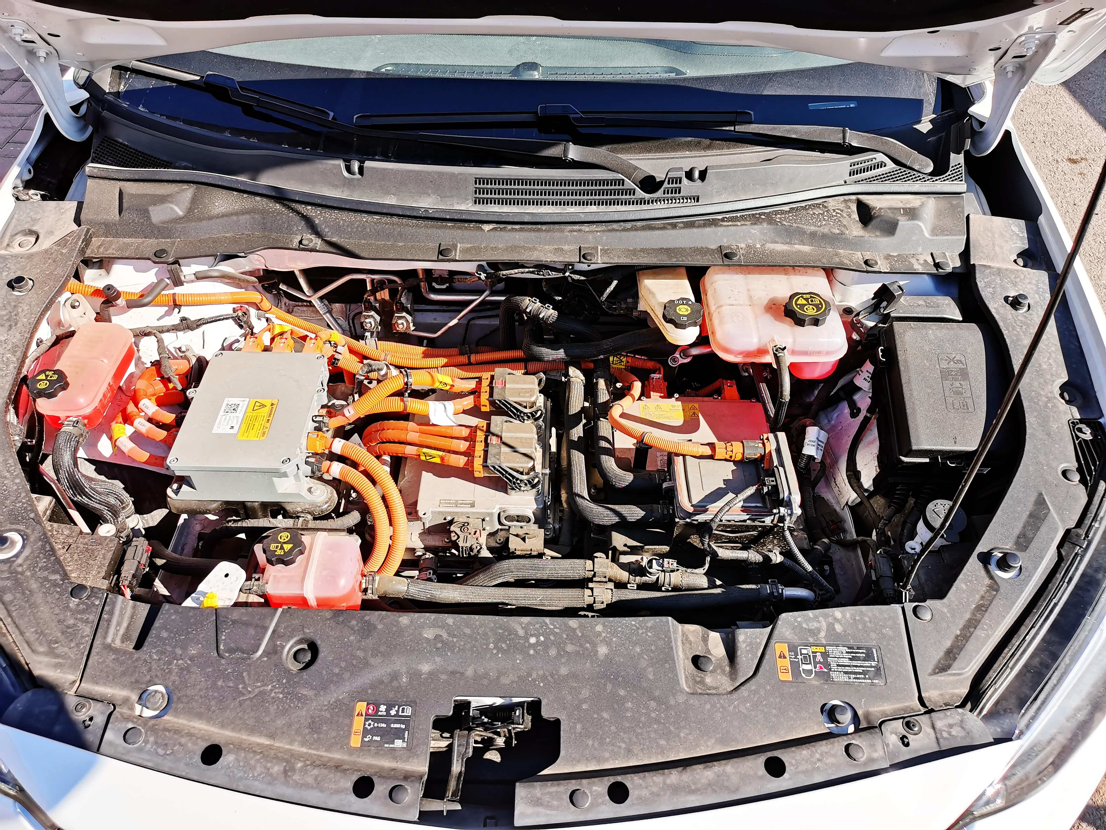 畅巡全系车型都搭载了最大功率110kW，峰值扭矩350N·m的电机组，所配备电池组的容量为52.5k