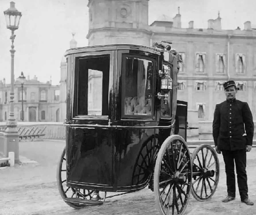 俄国第一辆电动车“杜鹃（кукушка）”