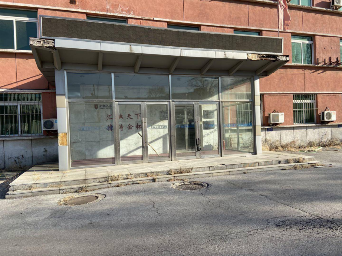 ▲大门紧闭的金杯车辆营销公司大楼