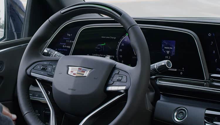 增强型 Super Cruise 支持打转向灯变道功能，将于今年年底前推出