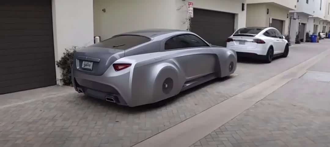 近一点看，这个尾灯很有辨识度吧？