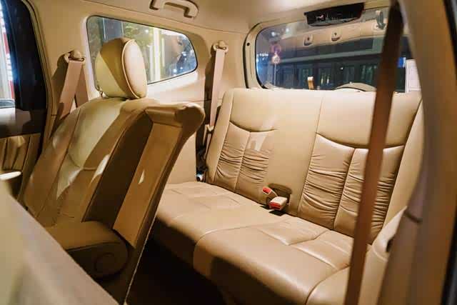 第三排的头枕被我收起来了