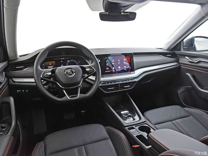 明锐PRO车内明显清爽时尚很多，更符合当下的时代生活特征