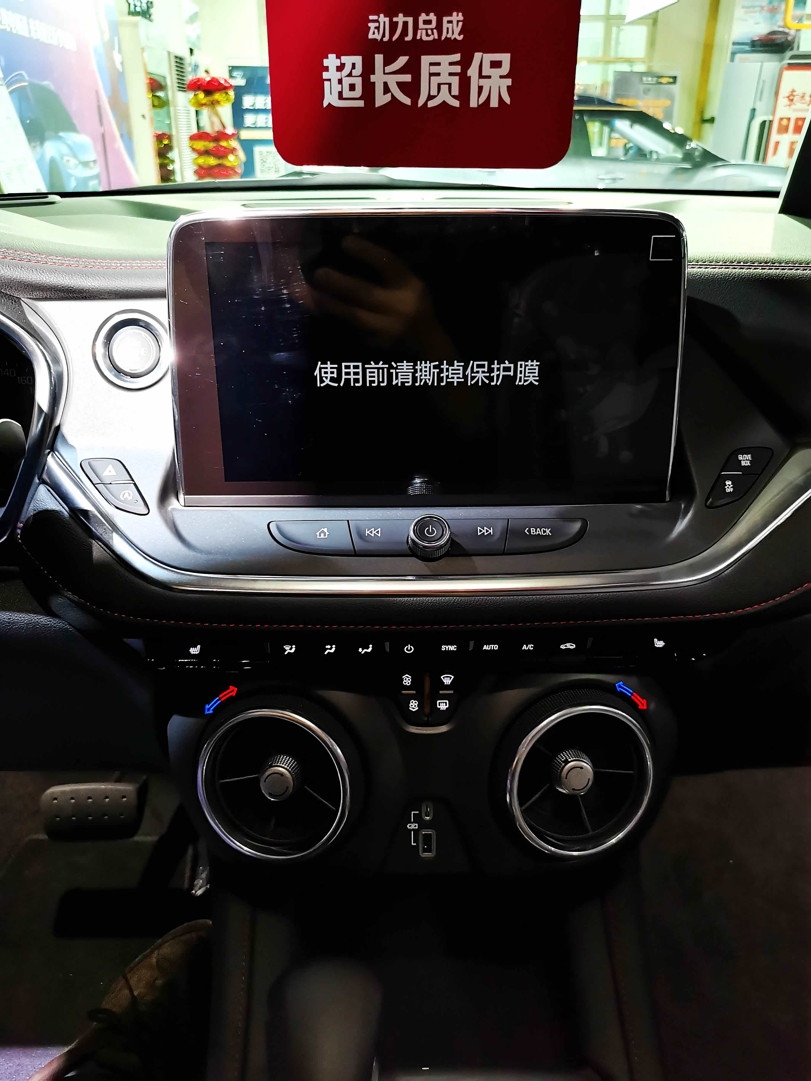 有好多车企采用这种竖起的中控屏幕设计，但对于保守的老K来说，不能苟同，总感觉有些突兀。