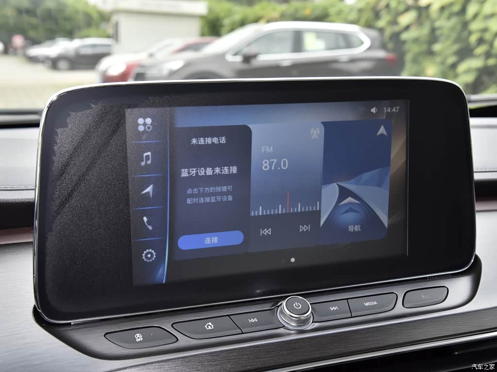 配图为2021款 陆上公务舱 652T 舒适型