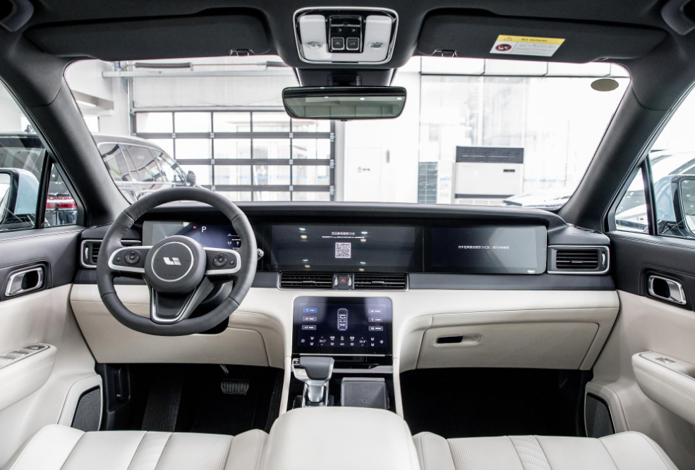 2020款理想ONE内饰