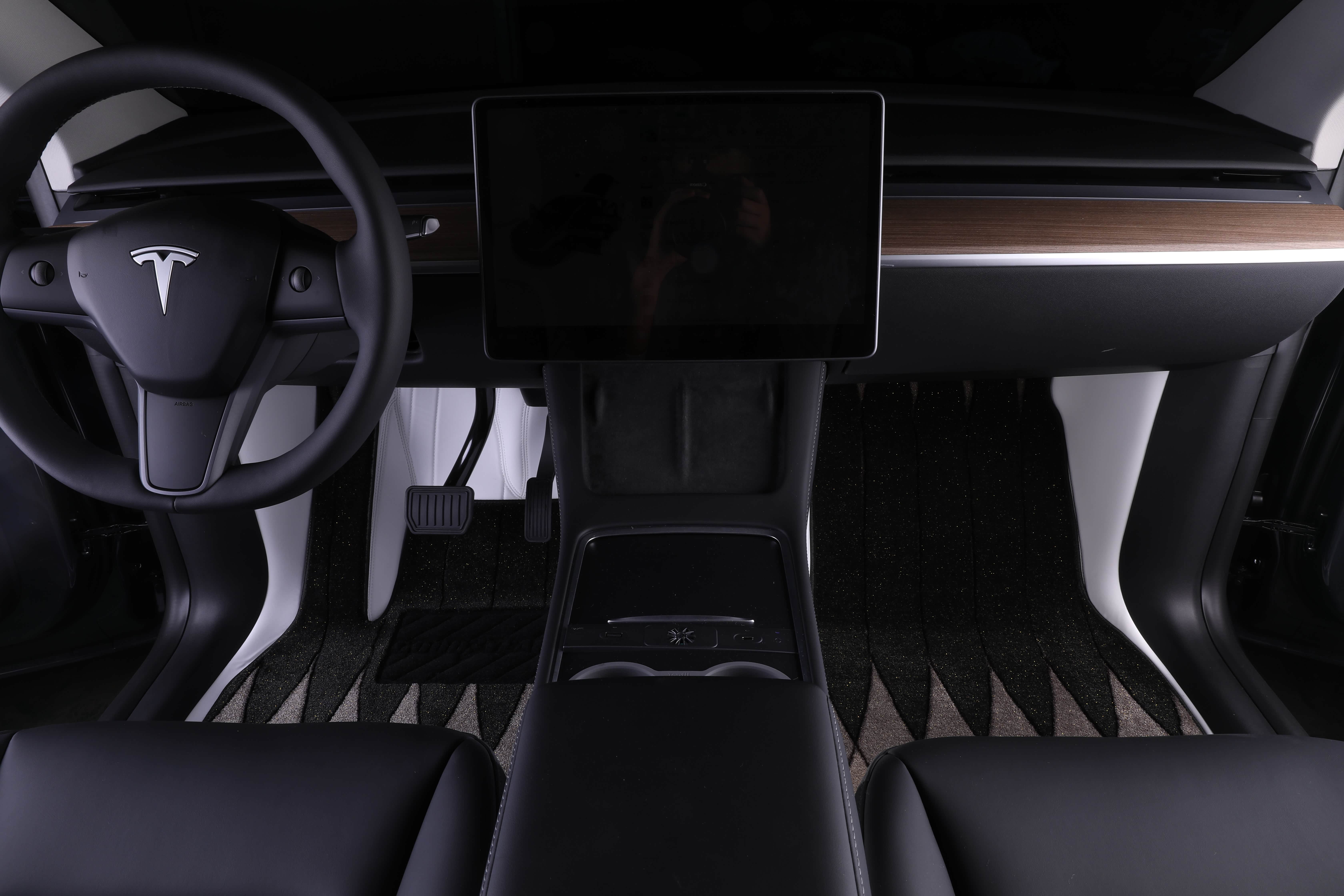 特斯拉Model Y配360航空软包前排效果