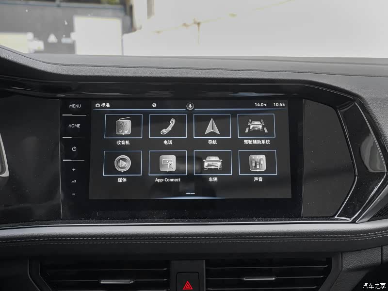 速腾中控屏样式及显示界面几乎还停留在上世纪的造型上