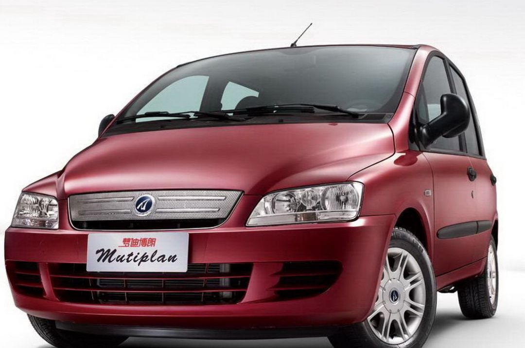以菲亚特Multipla为基础打造的众泰梦迪博朗