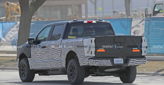 配图为F-150 Lightning谍照