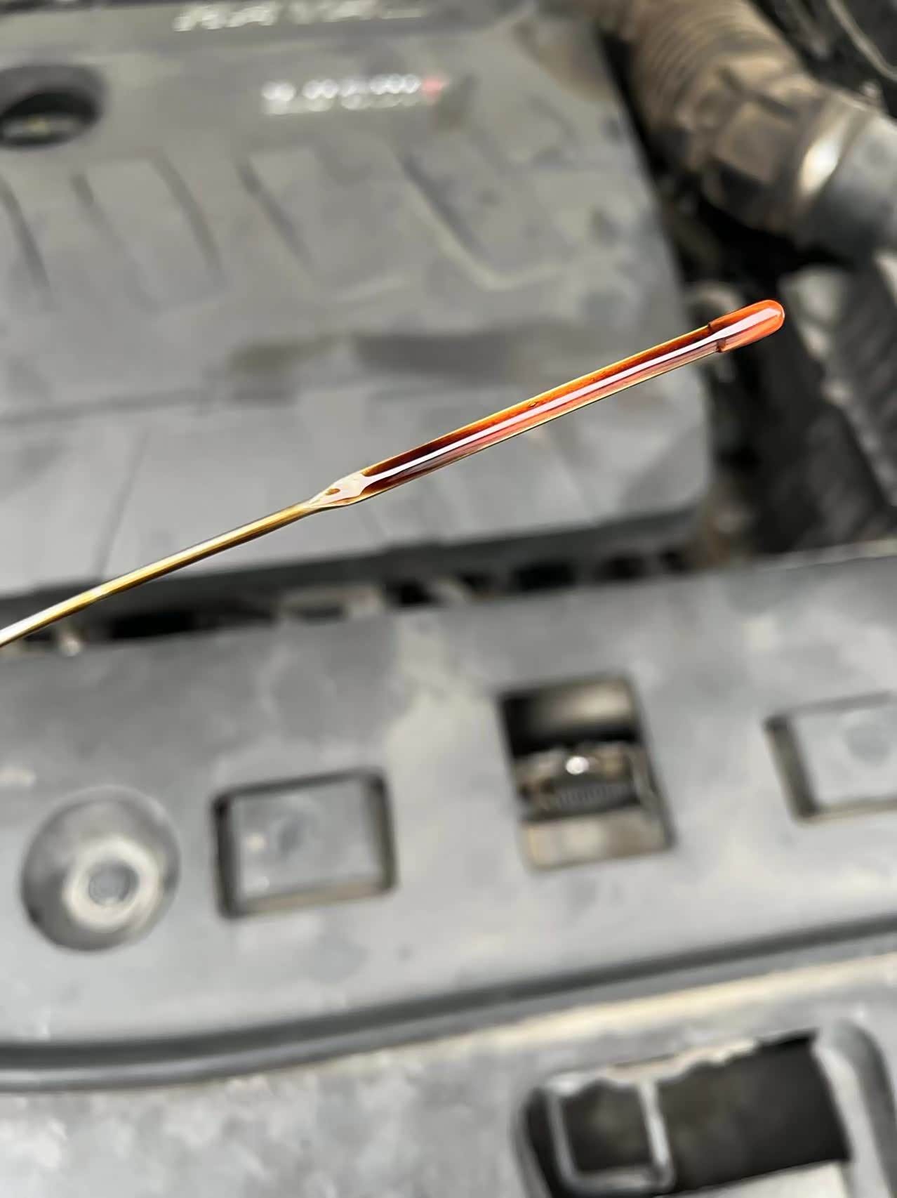 加注一支机油款修复剂，目前机油液位还是高高的