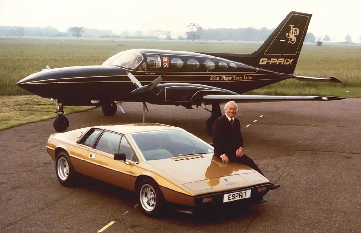 1980 年，查普曼和他的赛斯纳 414 和 Esprit