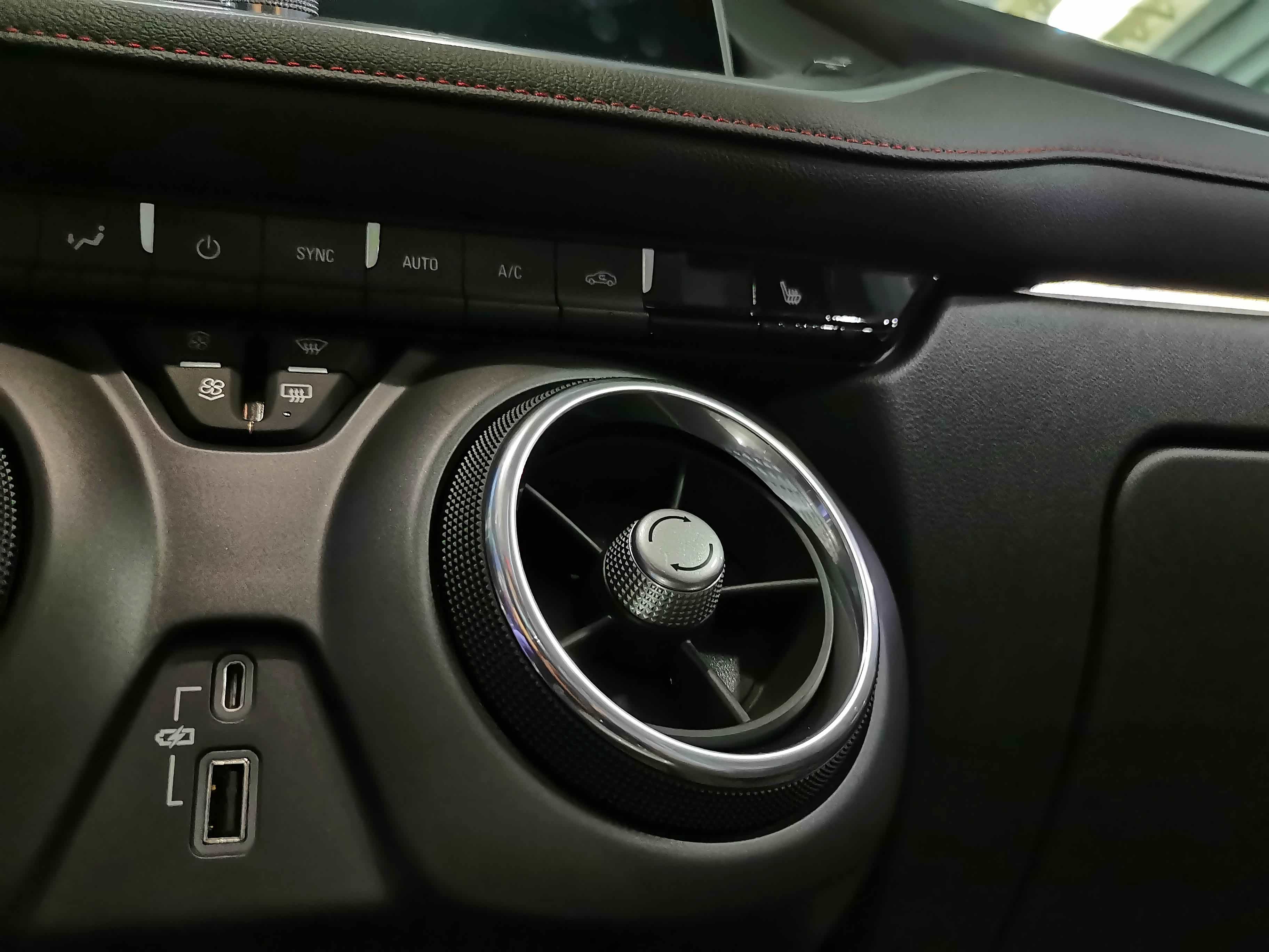 可控开关与温度，把玩起来也很有乐趣。