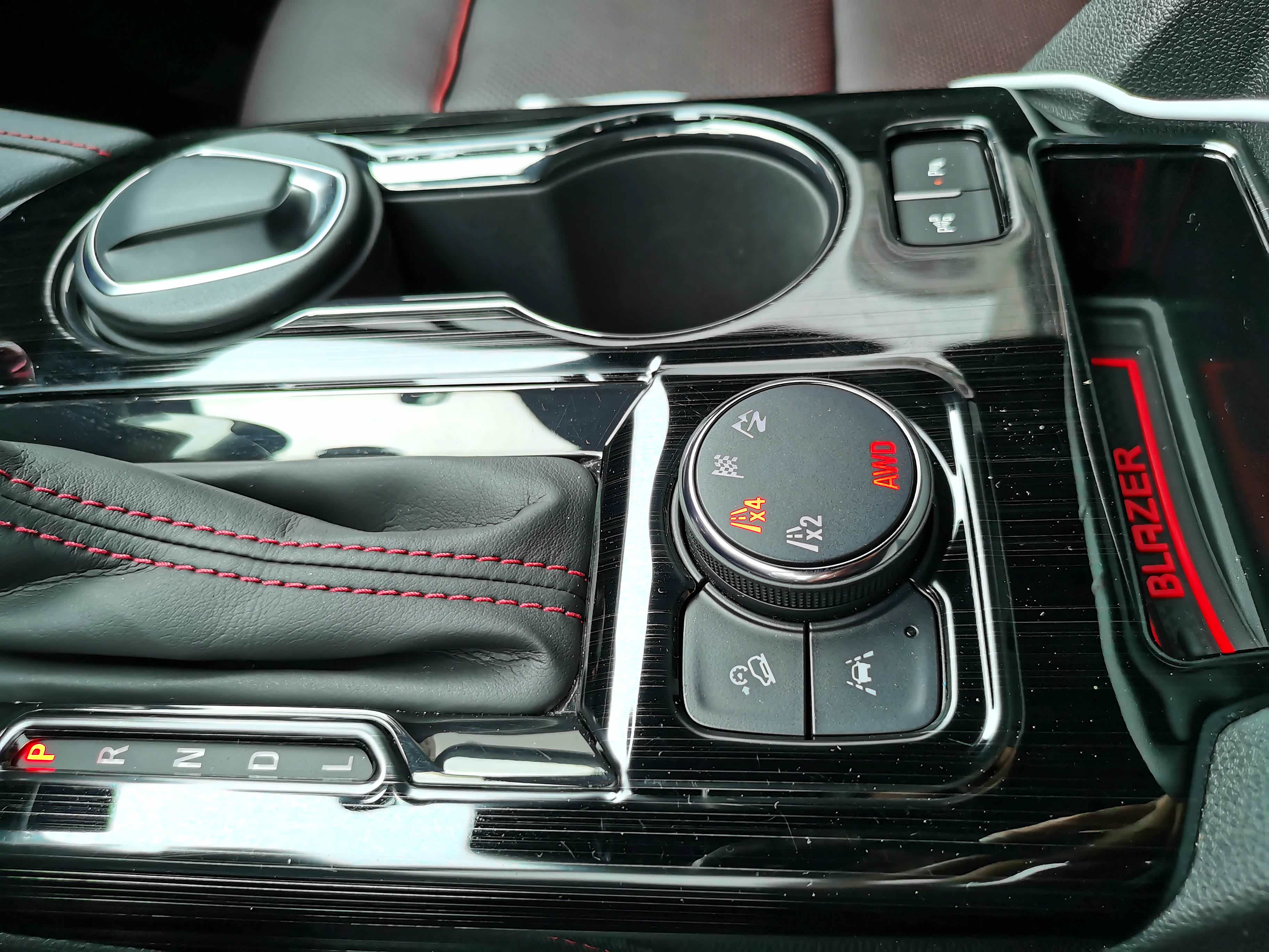 旋钮往右一拧，就切换模式了。