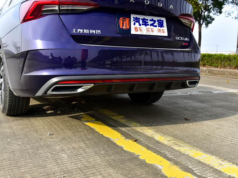 无论速腾还是明锐，都只是使用假排气装饰罩，细看都差点意思