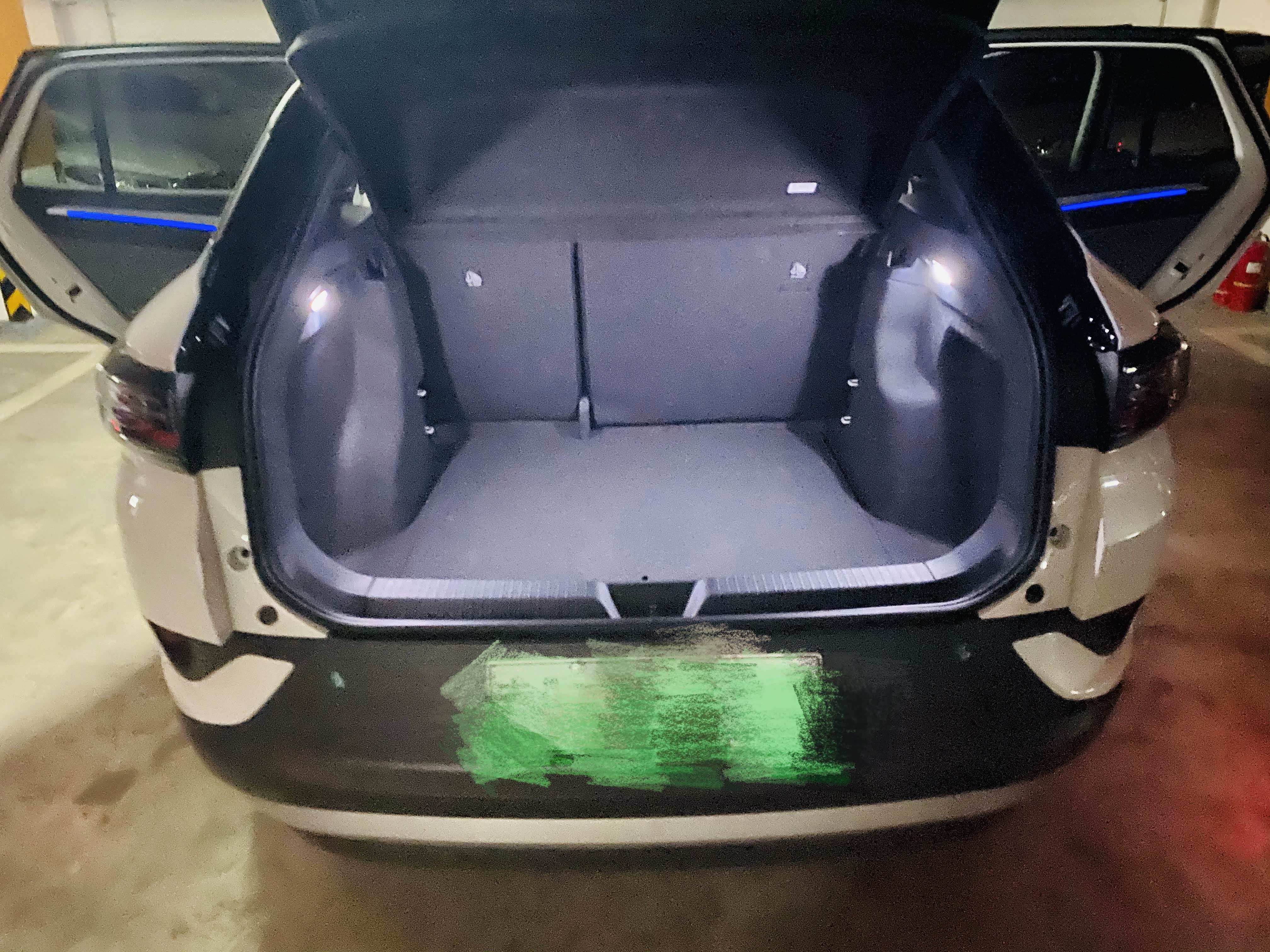 后备箱打开状态