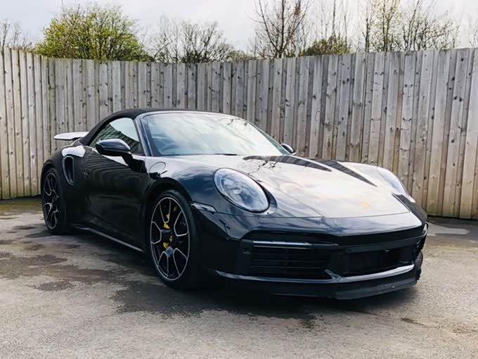 保时捷911 turbo s实拍!软顶敞篷,搭3.8t引擎,内饰小幅度升级