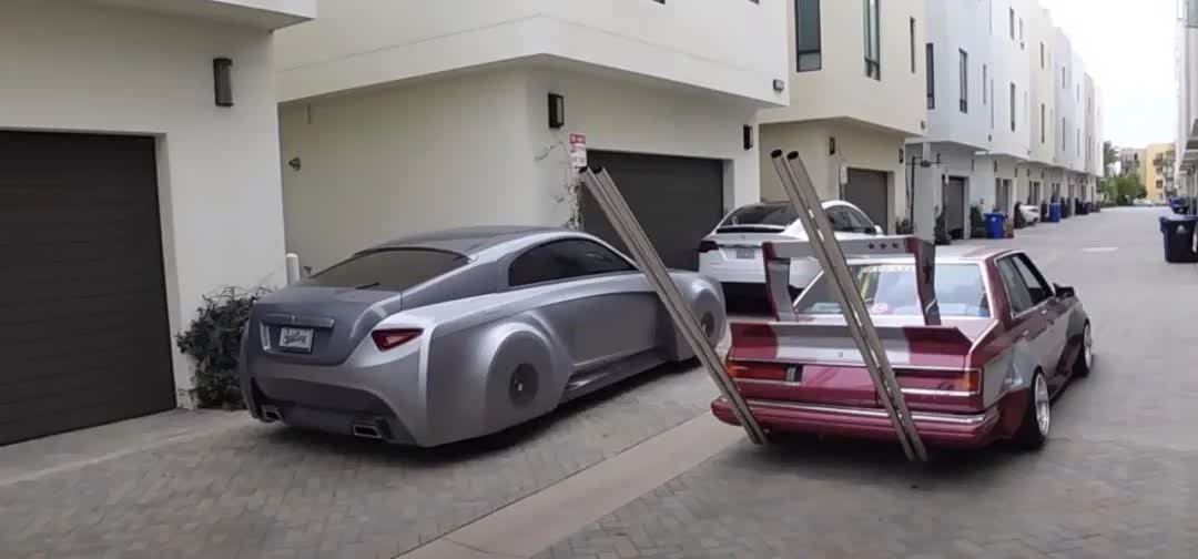 不是右边那台朋克，是左边灰色那台