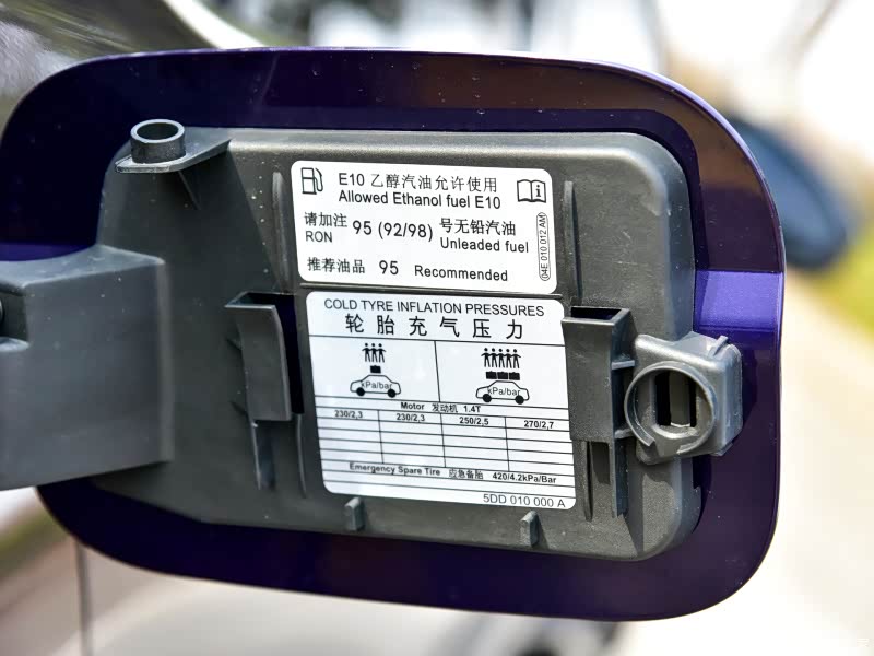 这款机器的燃油经济性口碑不差，但伙食标准却不低