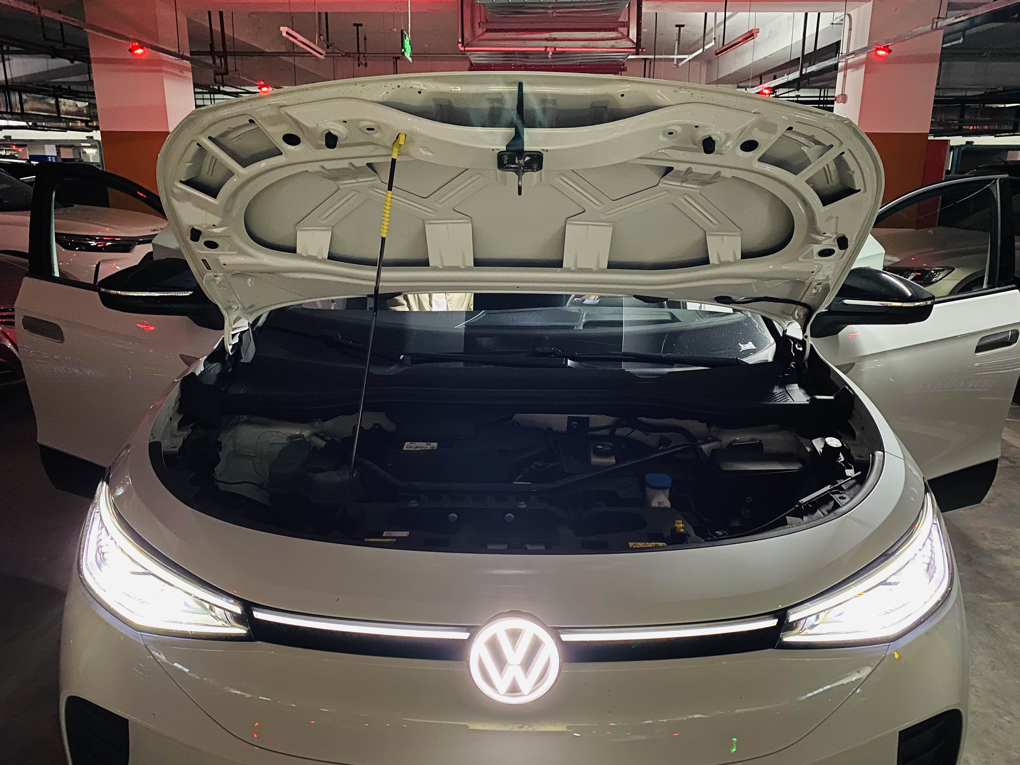 前机盖内无隔音棉