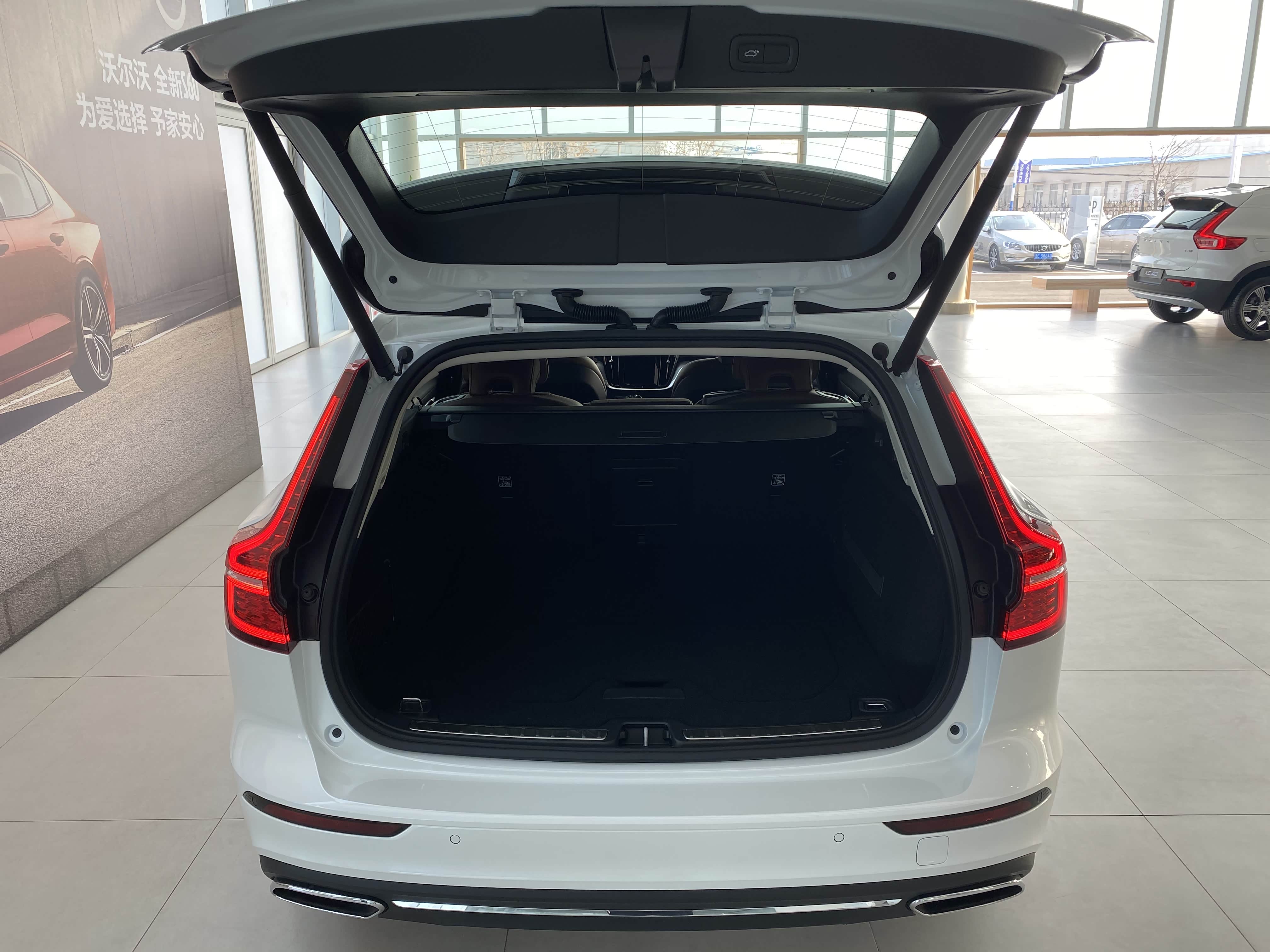 传感器位于后备厢中央偏左的位置，车钥匙在附近时，前后缓慢踢腿即可开启或关闭尾门。