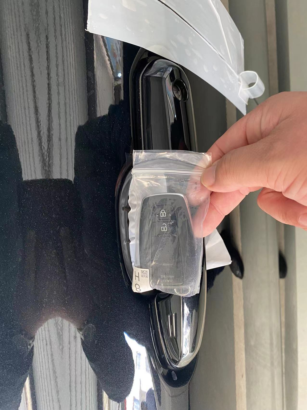 汉兰达精英五座也配备了无钥匙进入和一键启动