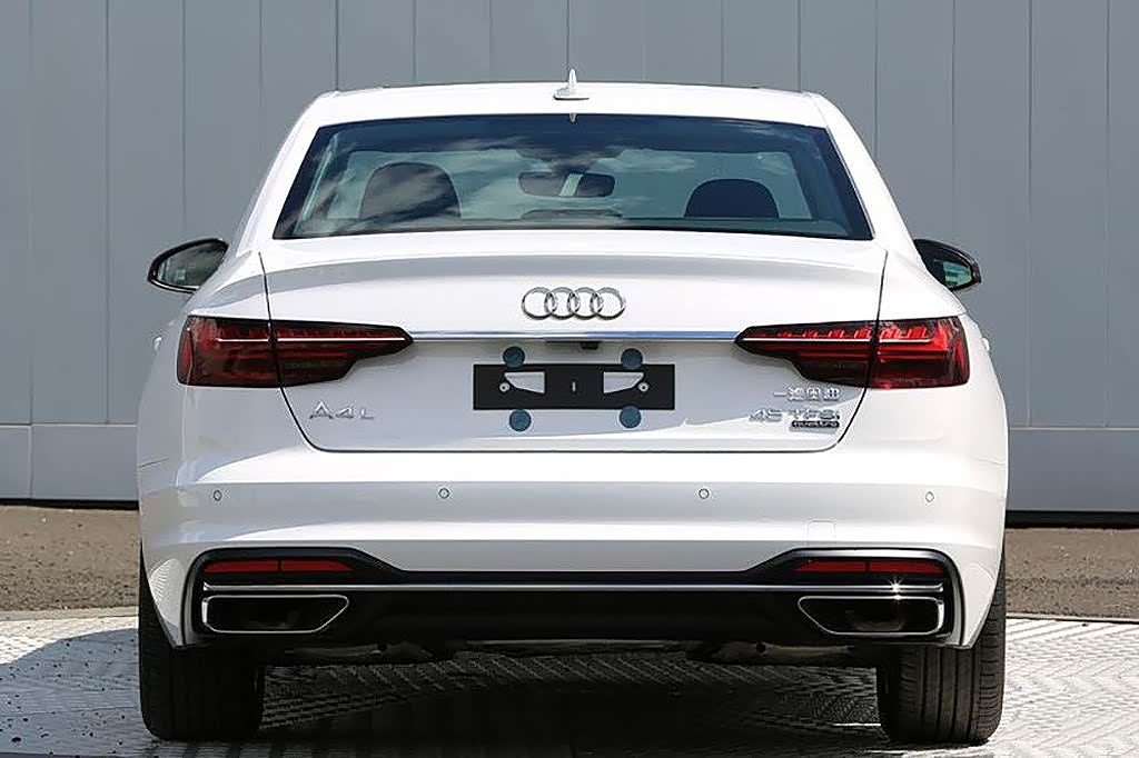 新款奥迪A4L 致雅型（普通版）车型 车尾部位
