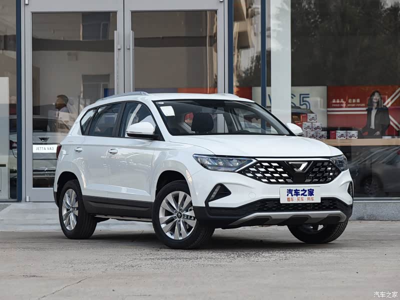 VS5即使是价格最低的入门级版本外观与高配车型差异很小，甚至全系都标配LED大灯及日行灯，丝毫不乞丐