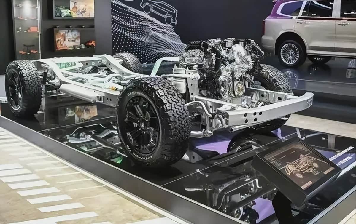 （坦克混动纵置平台结构图）