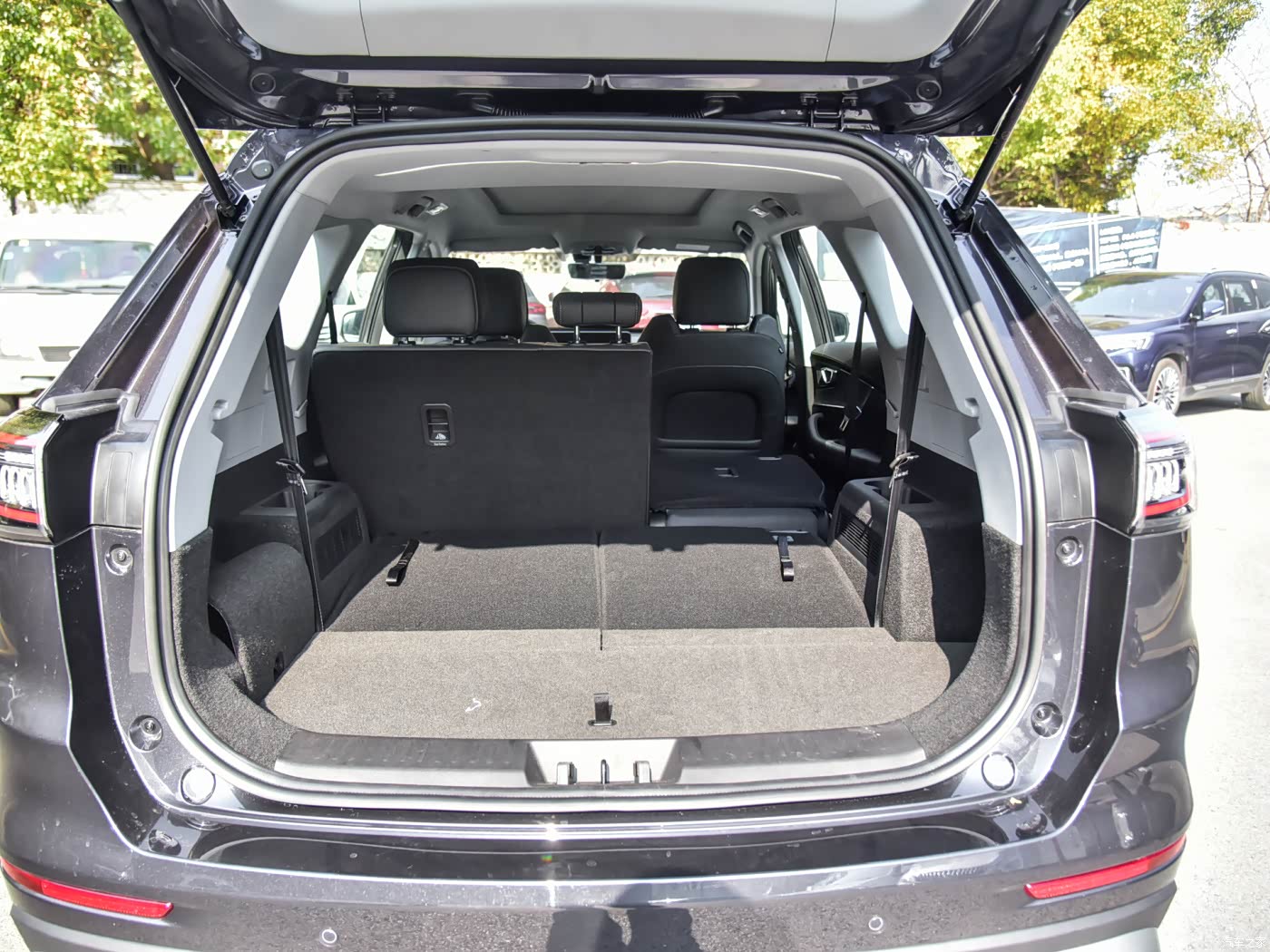 瑞虎8 PLUS 鲲鹏e+可选装7座但不建议