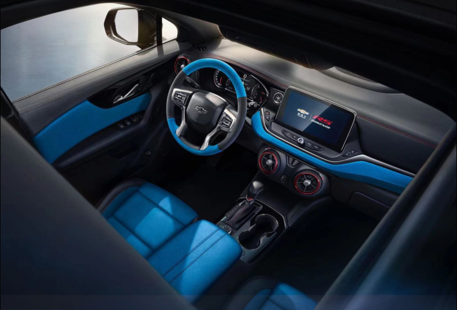 雪佛兰开拓者内饰选装效果（以碧蓝色为例）