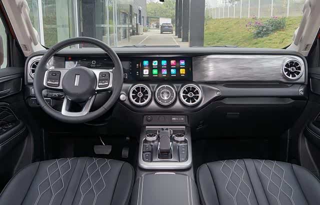 坦克300越野版内饰