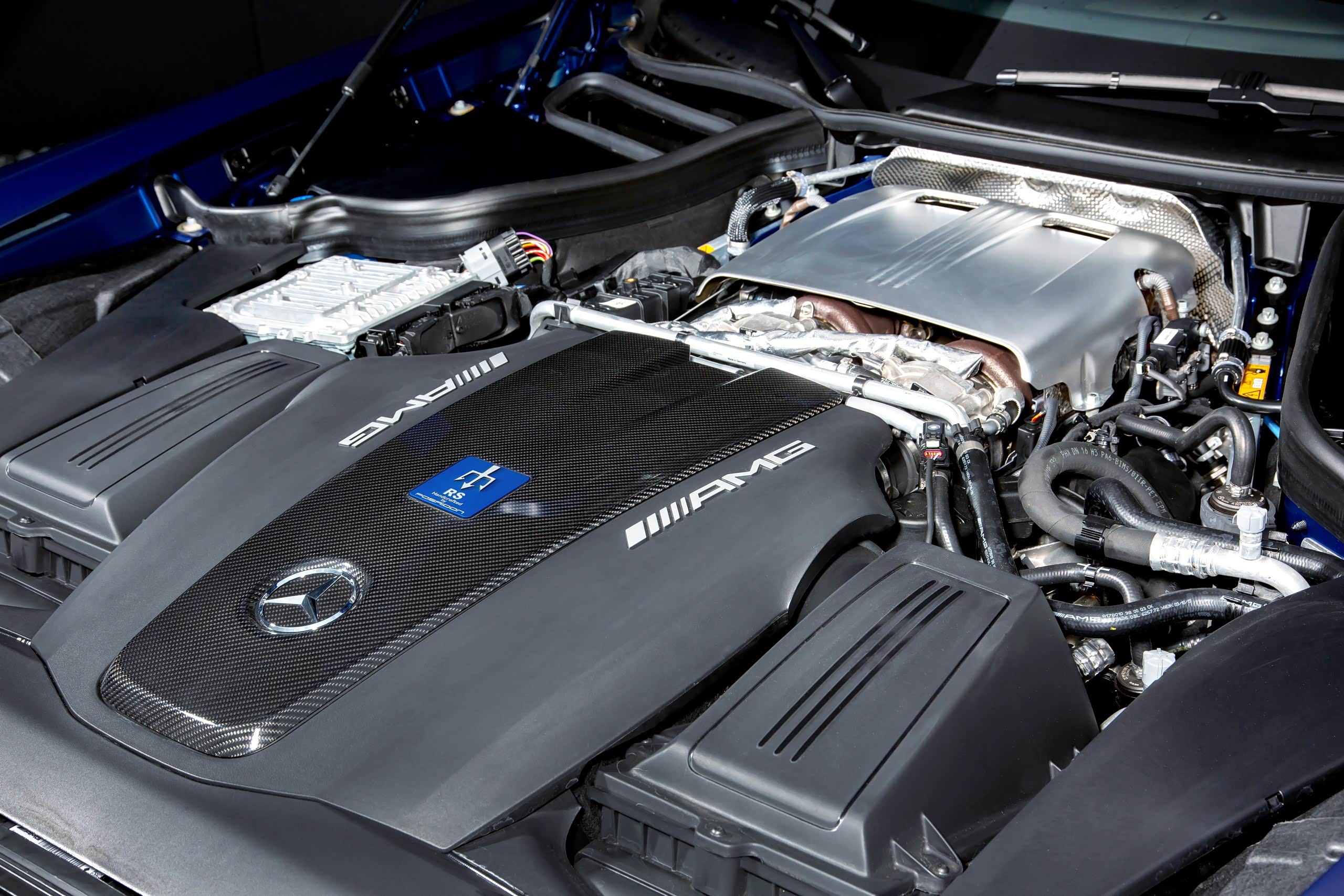 Posaidon在这次升级中存在感很低，仅在发动机盖上贴上了自家Logo。